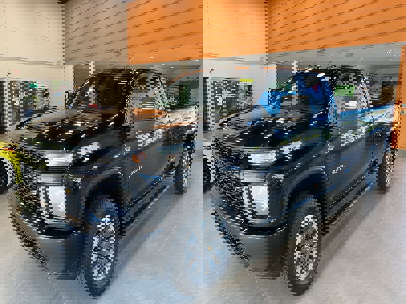 Used 2021 Chevrolet Silverado 2500 Custom w/ Custom Value Package image 1