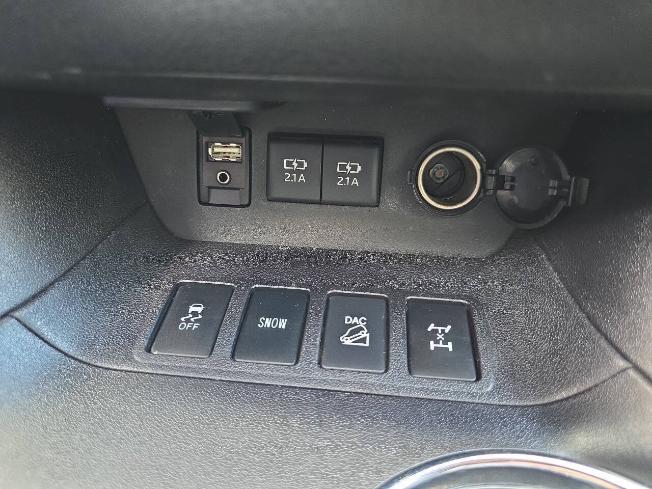 Used 2018 Toyota Highlander XLE AWD/4WD image 34