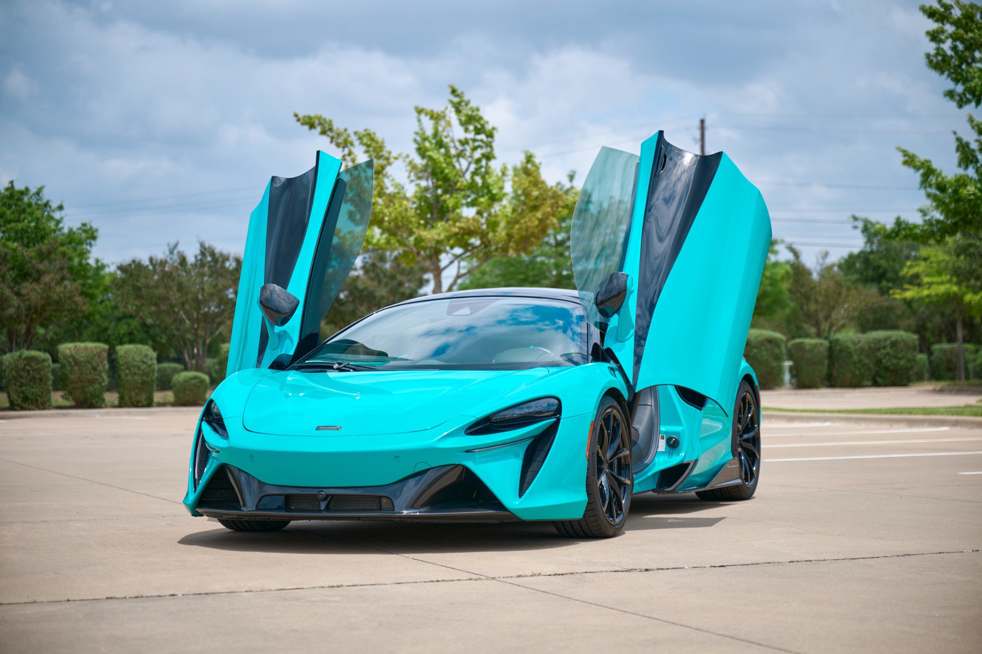 Used 2025 McLaren Artura Spider RWD image 32