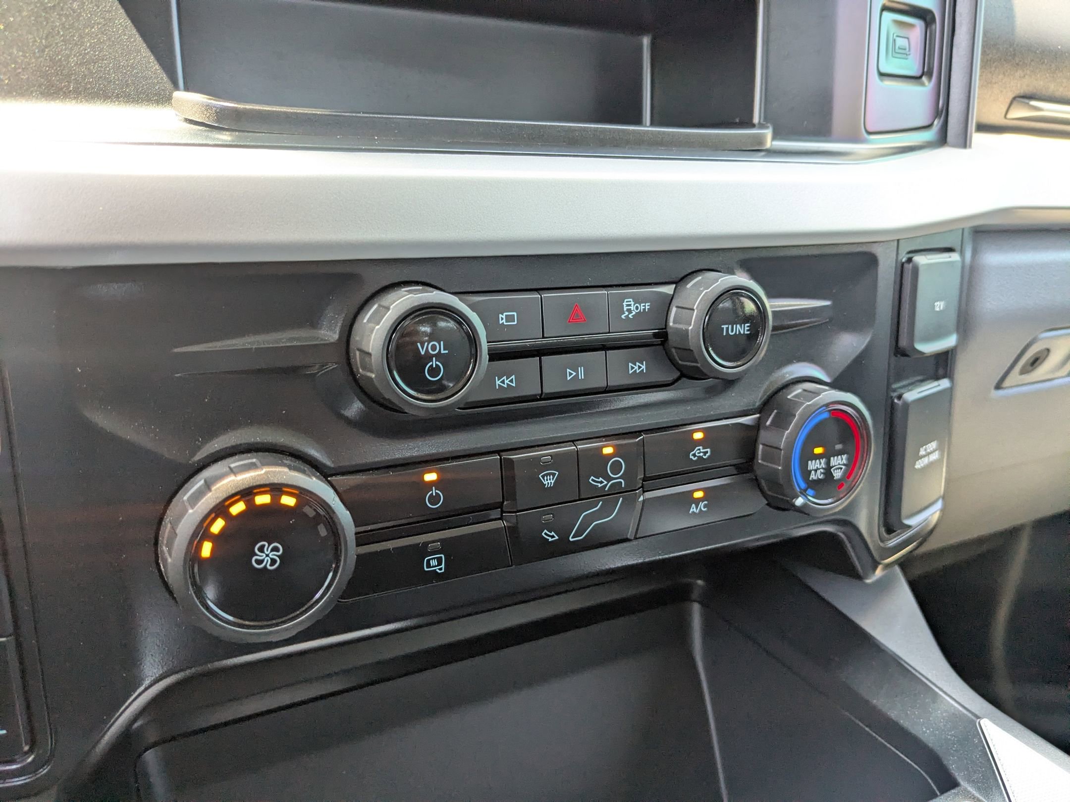 Used 2025 Ford F350 XLT w/ 360-Degree Camera Package AWD/4WD image 17