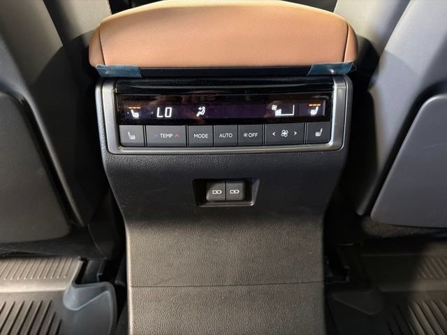 Used 2024 Lexus GX 550 w/ Accessory Package (Z1) AWD/4WD image 31