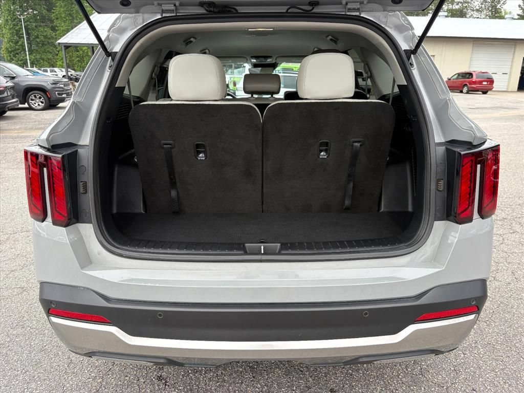 Used 2025 Kia Sorento S FWD image 25