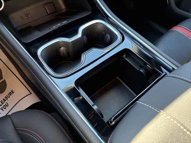 Used 2025 Chevrolet Traverse RS image 19