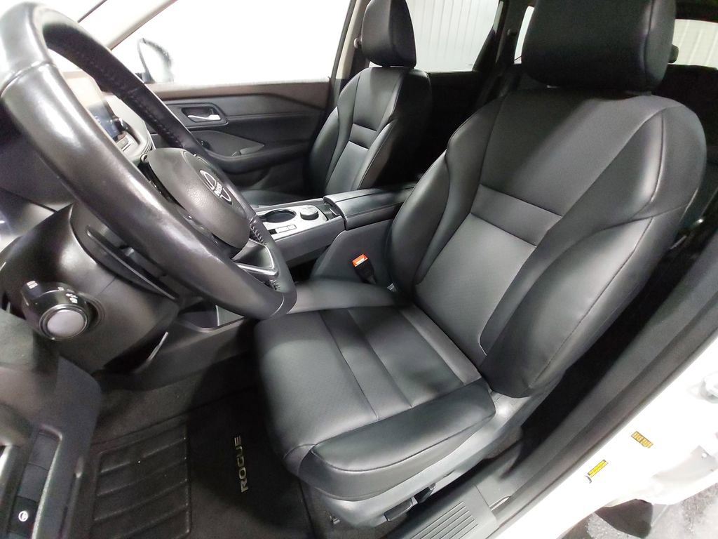 Used 2023 Nissan Rogue SV w/ SV Premium B Package image 15