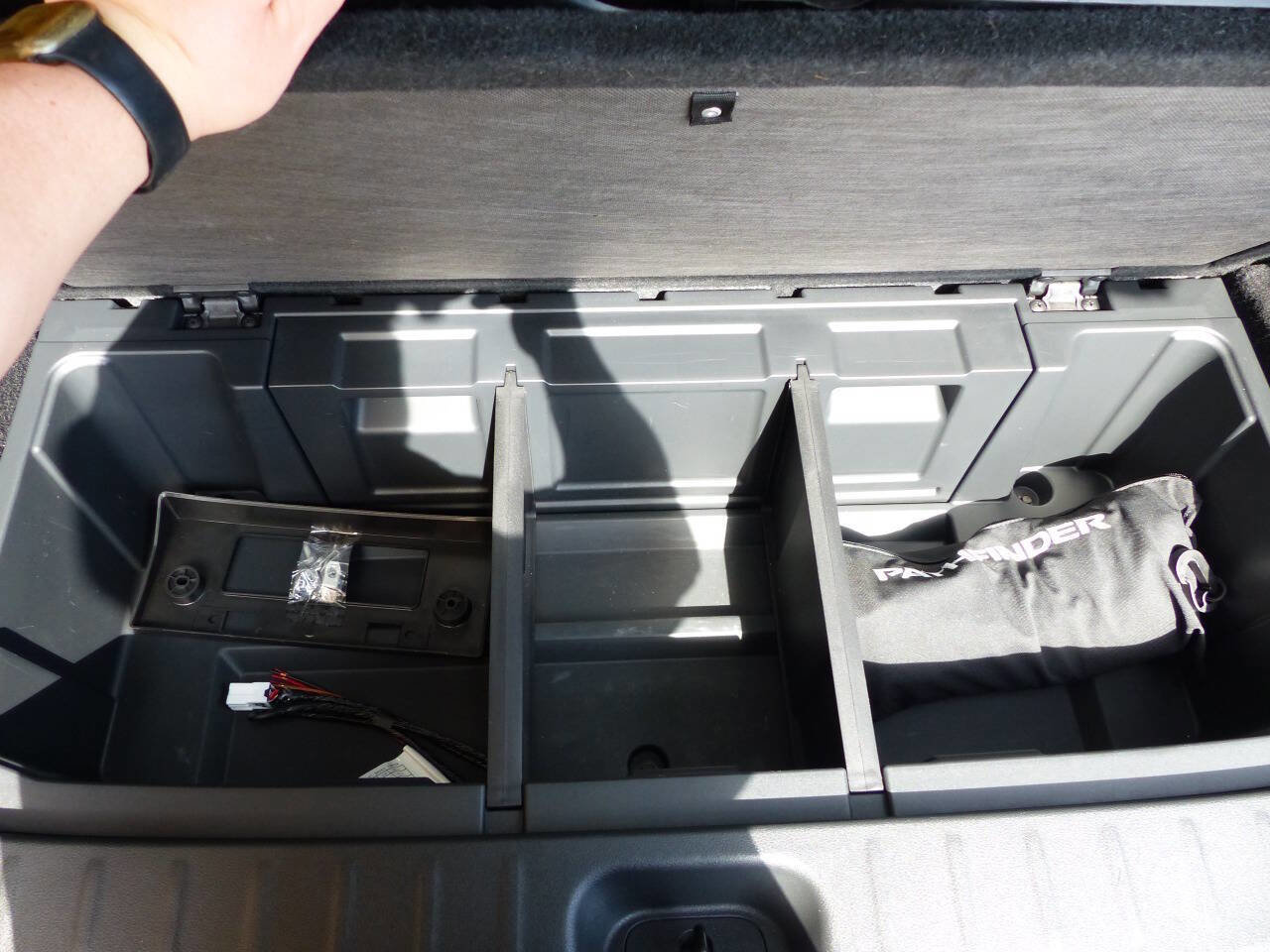 Used 2022 Nissan Pathfinder Platinum w/ Cargo Package FWD image 40