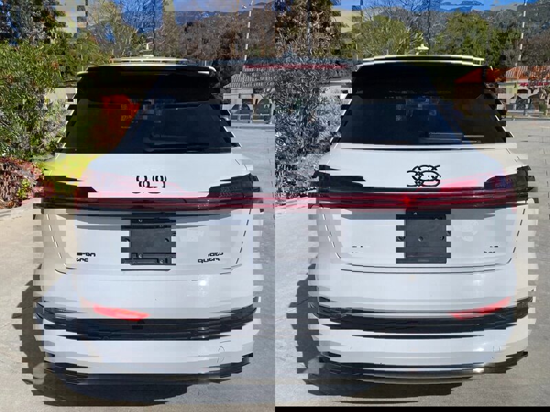 Used 2022 Audi e-tron Premium w/ Convenience Plus Package image 9