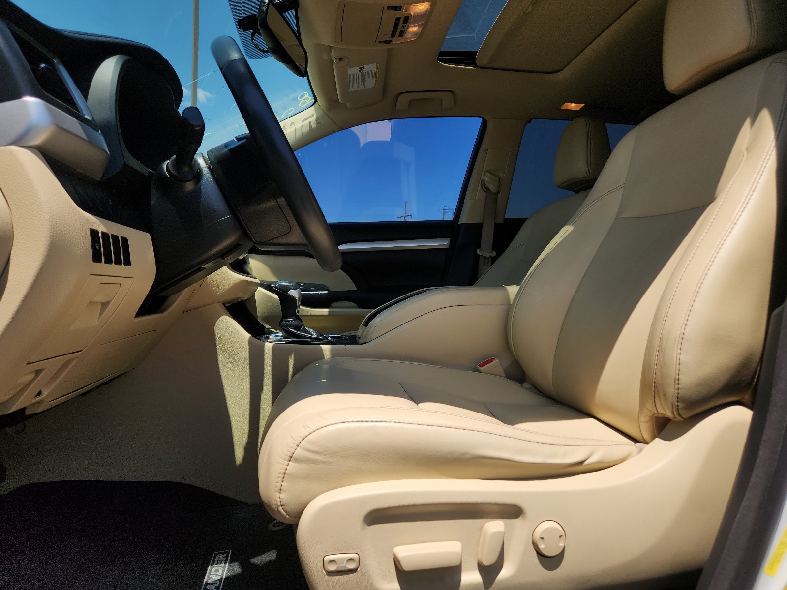 Used 2016 Toyota Highlander XLE FWD image 13