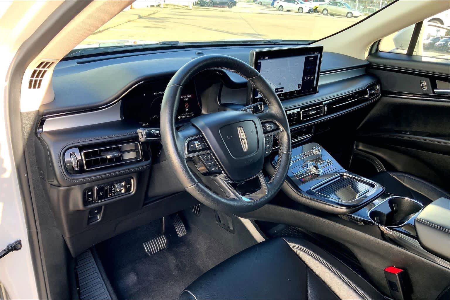 Used 2023 Lincoln Nautilus FWD w/ Premium Package image 18