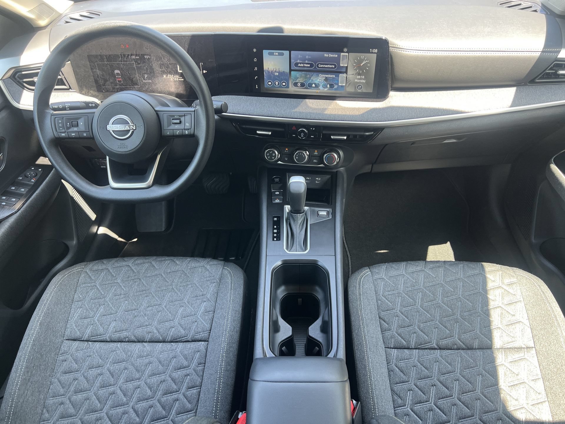 Used 2025 Nissan Kicks SV FWD image 2