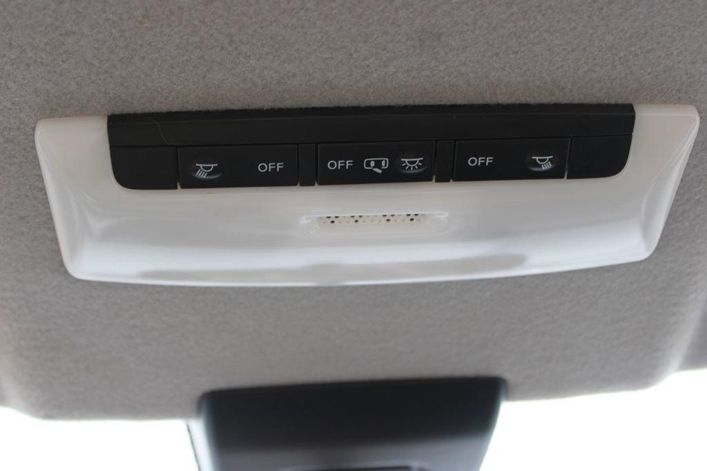 Used 2020 Nissan Kicks SR image 45