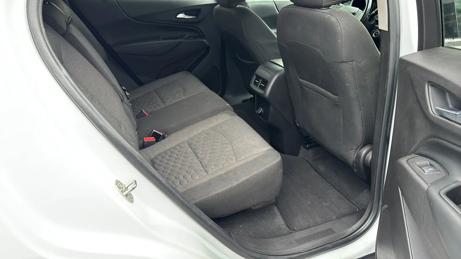 Used 2018 Chevrolet Equinox LT FWD image 14