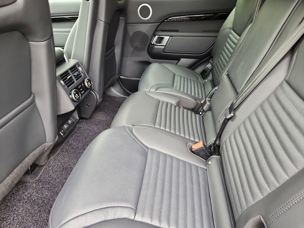 Certified 2025 Land Rover Discovery S AWD/4WD image 5