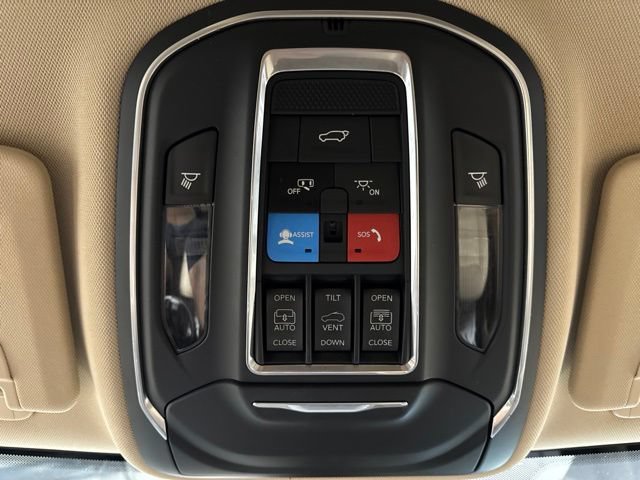 Used 2021 Jeep Grand Cherokee L Limited AWD/4WD image 16