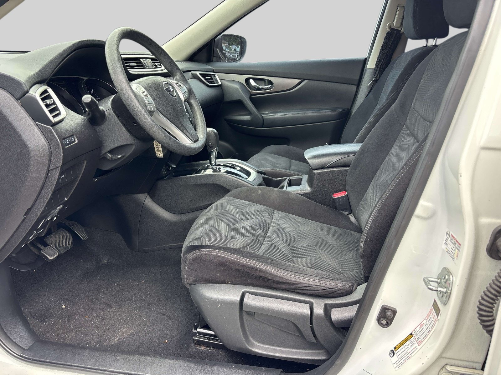 Used 2014 Nissan Rogue S FWD image 7