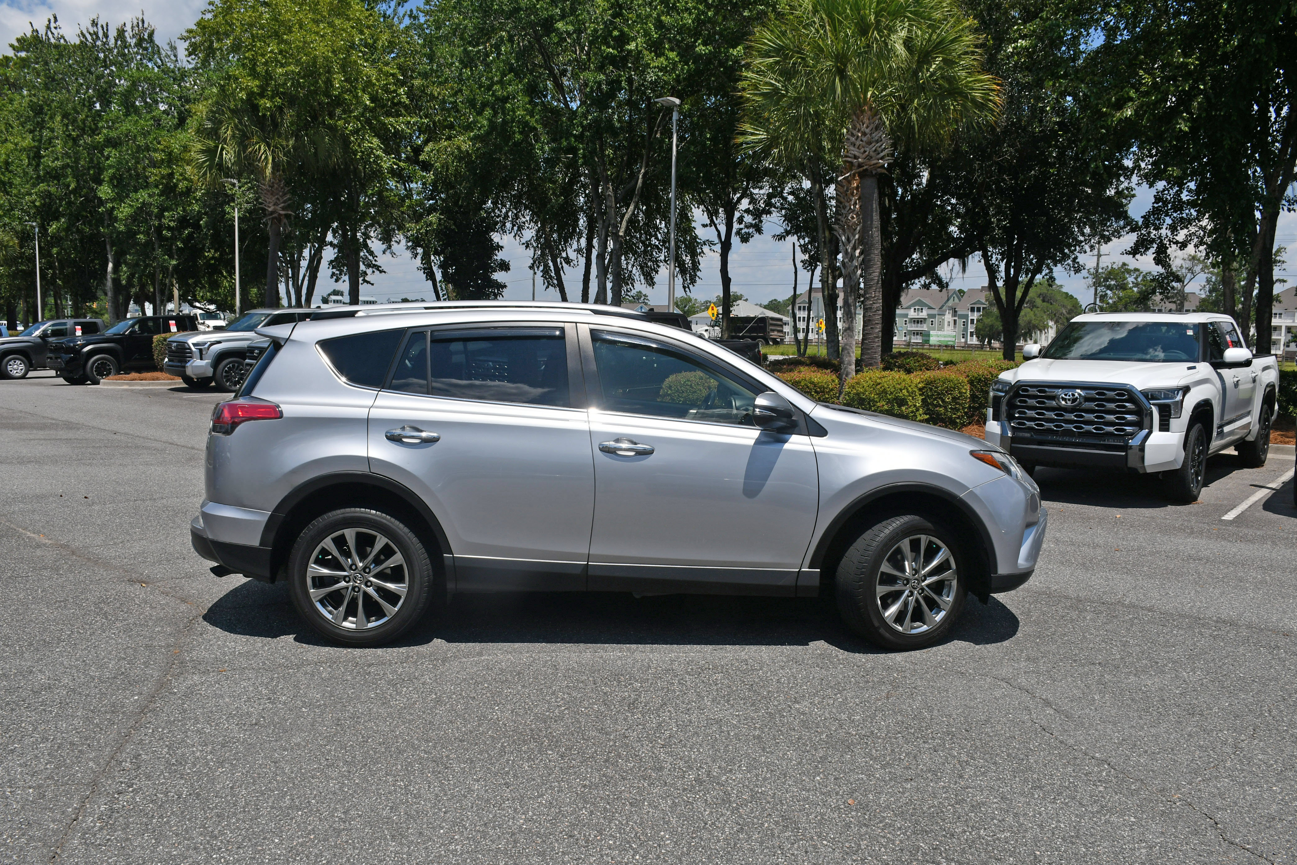 Used 2018 Toyota RAV4 Limited FWD image 5