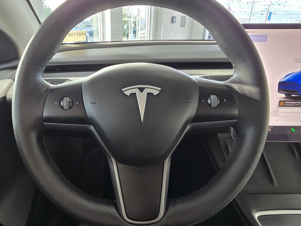 Used 2025 Tesla Model Y Long Range image 27