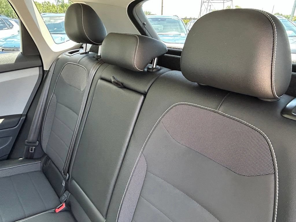 Certified 2023 Volkswagen Taos SE w/ Panoramic Sunroof Package FWD image 46