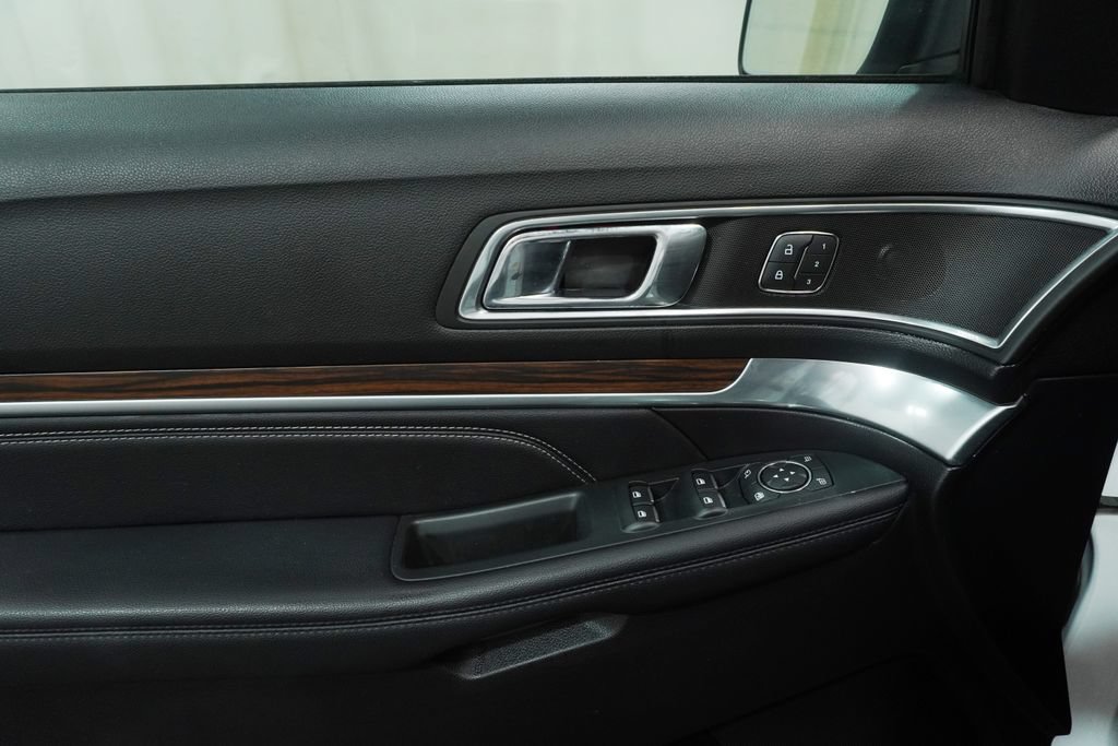 Used 2019 Ford Explorer Limited w/ Ford Safe & Smart Package AWD/4WD image 26