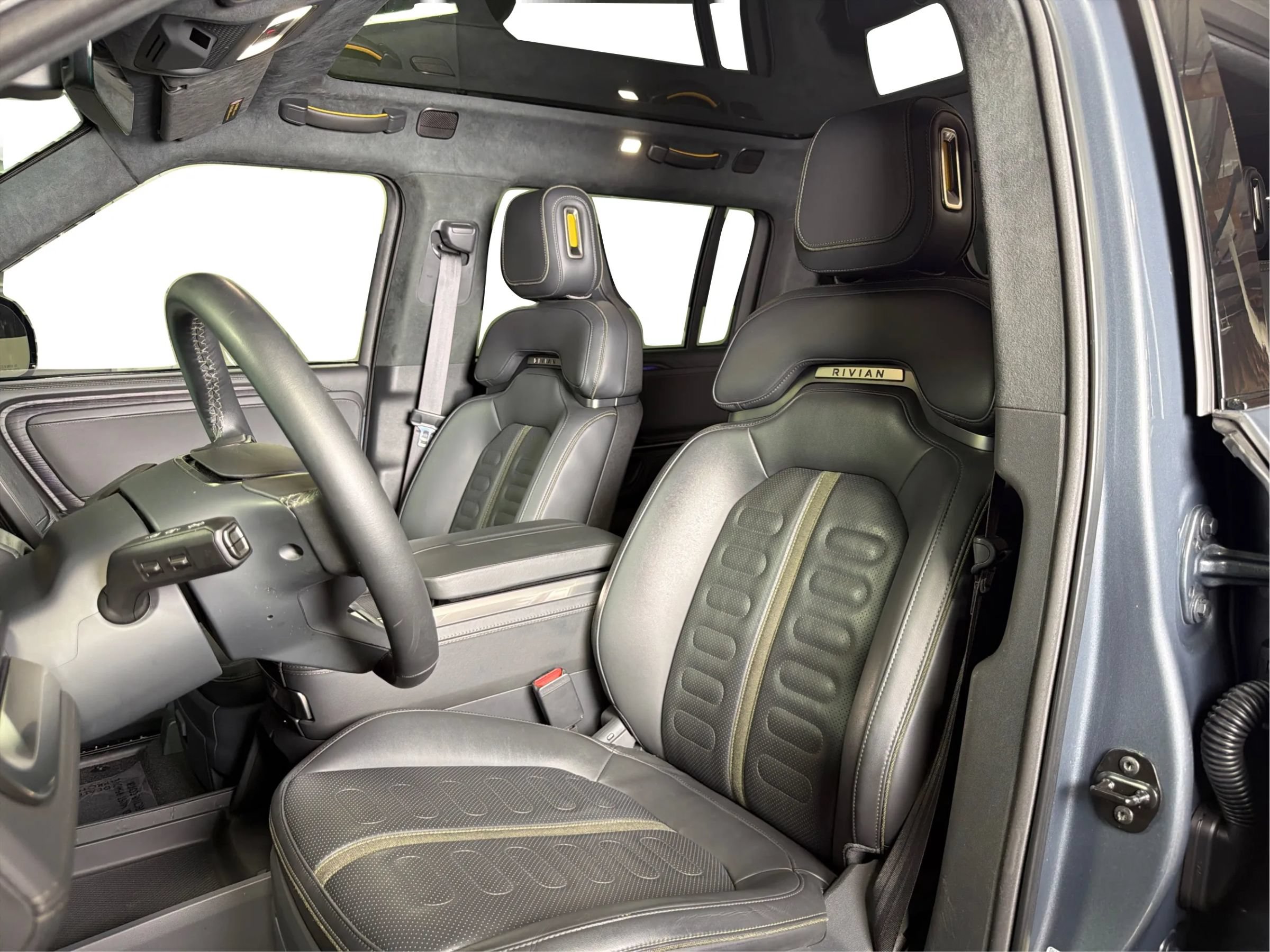 Used 2023 Rivian R1S Adventure AWD/4WD image 9