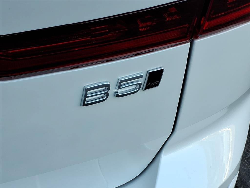 New 2026 Volvo XC60 B5 Plus w/ Protection Package Premier AWD/4WD image 6