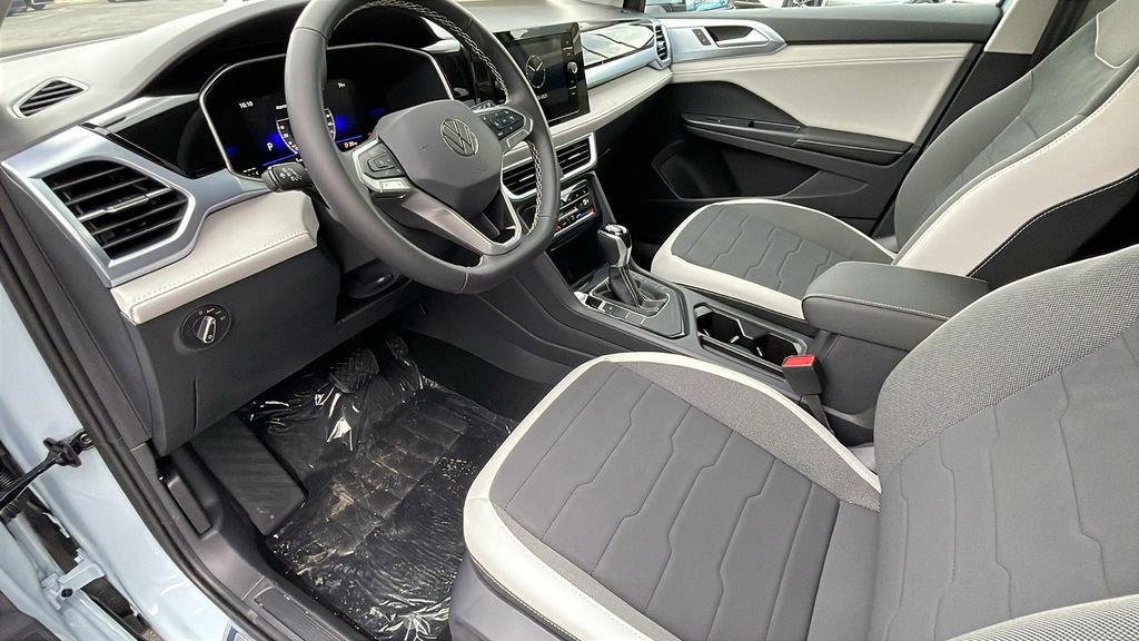 New 2025 Volkswagen Taos SE image 14