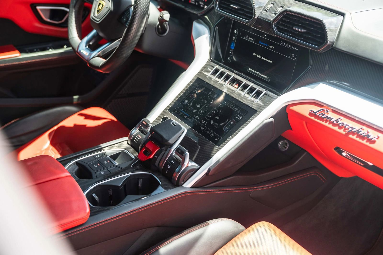 Used 2020 Lamborghini Urus AWD/4WD image 16