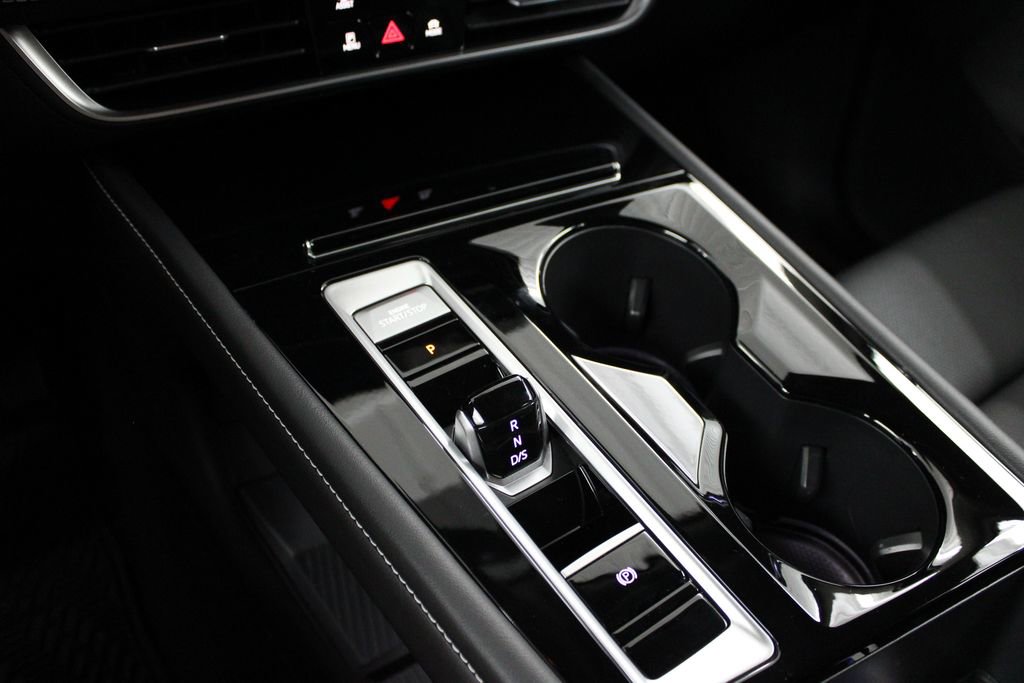 Used 2024 Volkswagen Atlas SE w/ Black Wheel Package FWD image 36