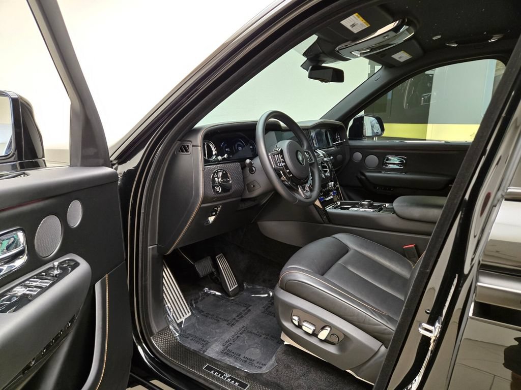 Certified 2025 Rolls-Royce Cullinan Black Badge AWD/4WD image 13