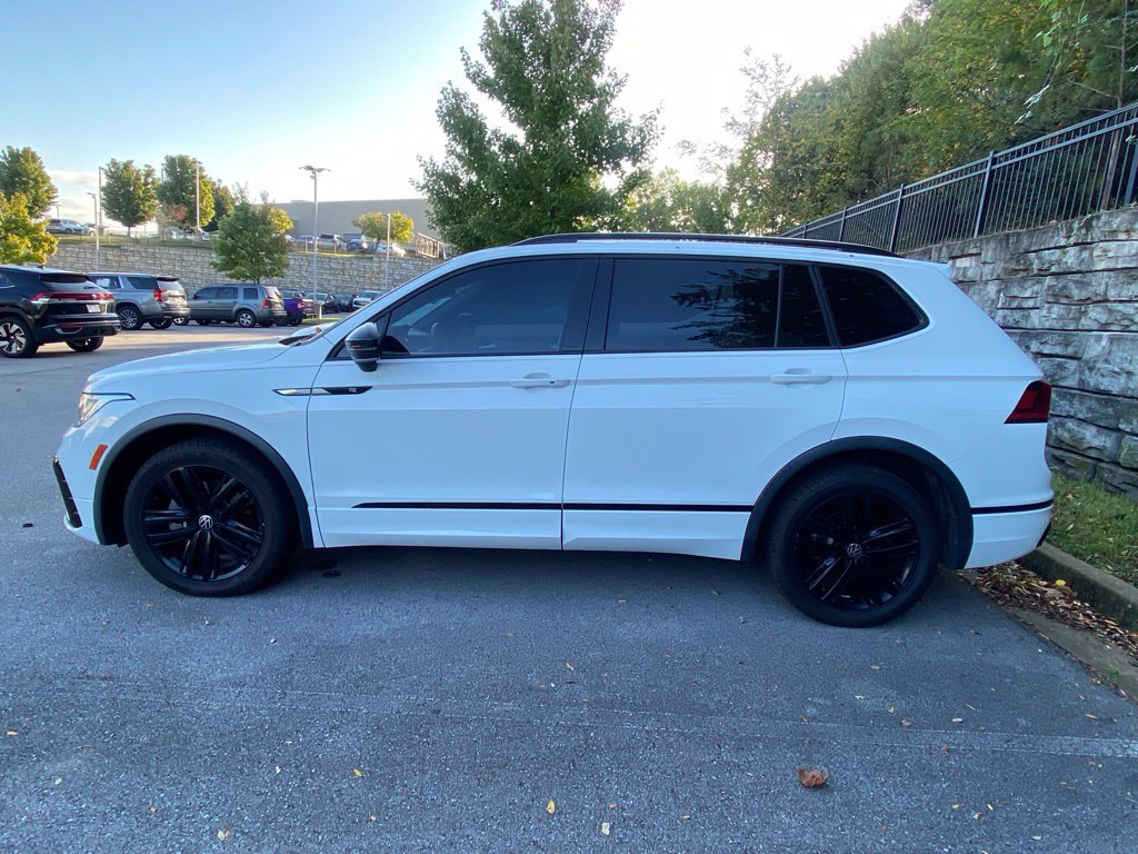 Used 2022 Volkswagen Tiguan SE R-Line FWD image 4