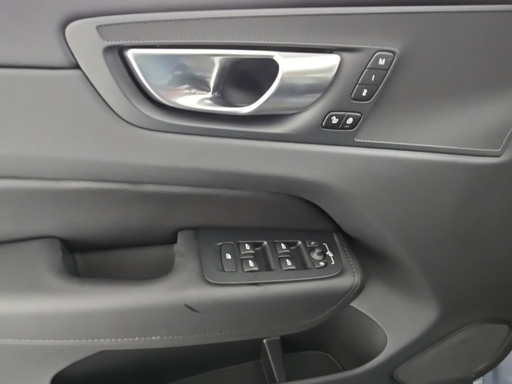 Used 2024 Volvo XC60 B5 Core w/ Protection Package Premier image 21