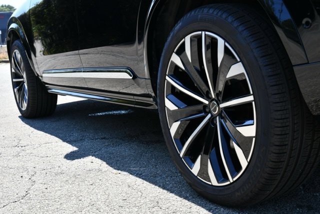 New 2026 Volvo XC90 B6 Plus w/ Protection Package Premier AWD/4WD image 9