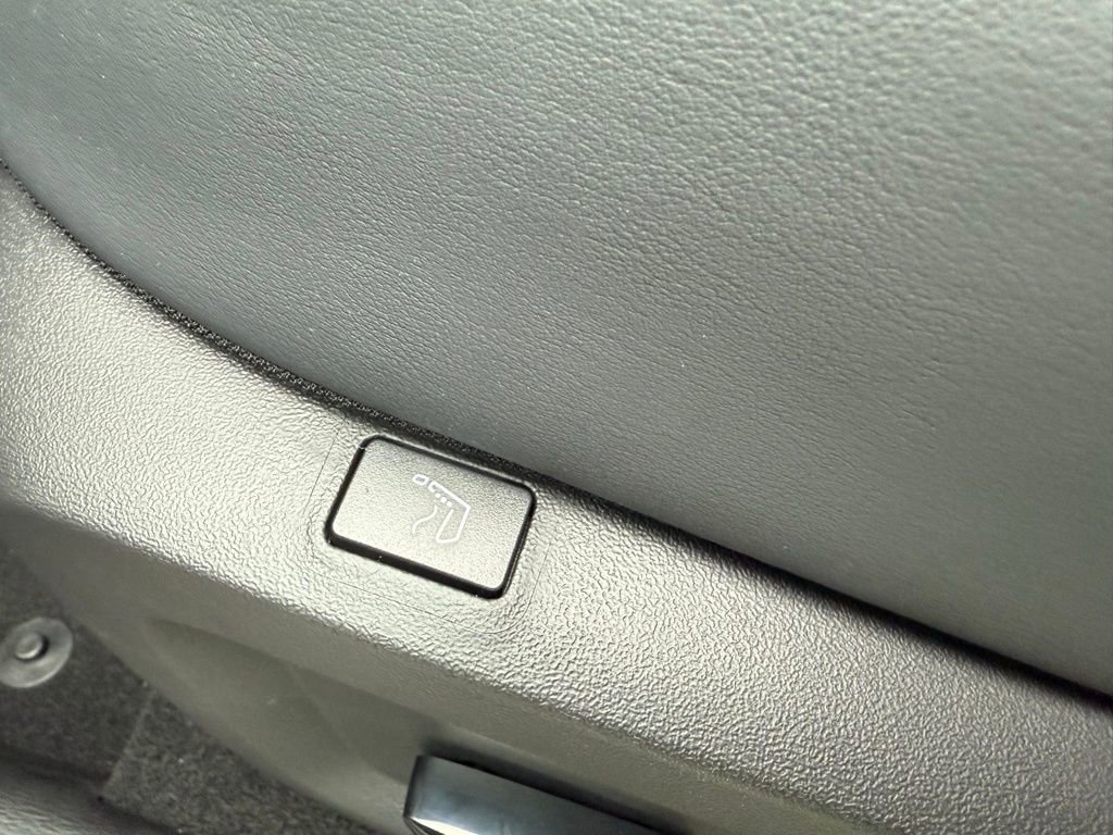 New 2025 Mitsubishi Outlander SEL image 23