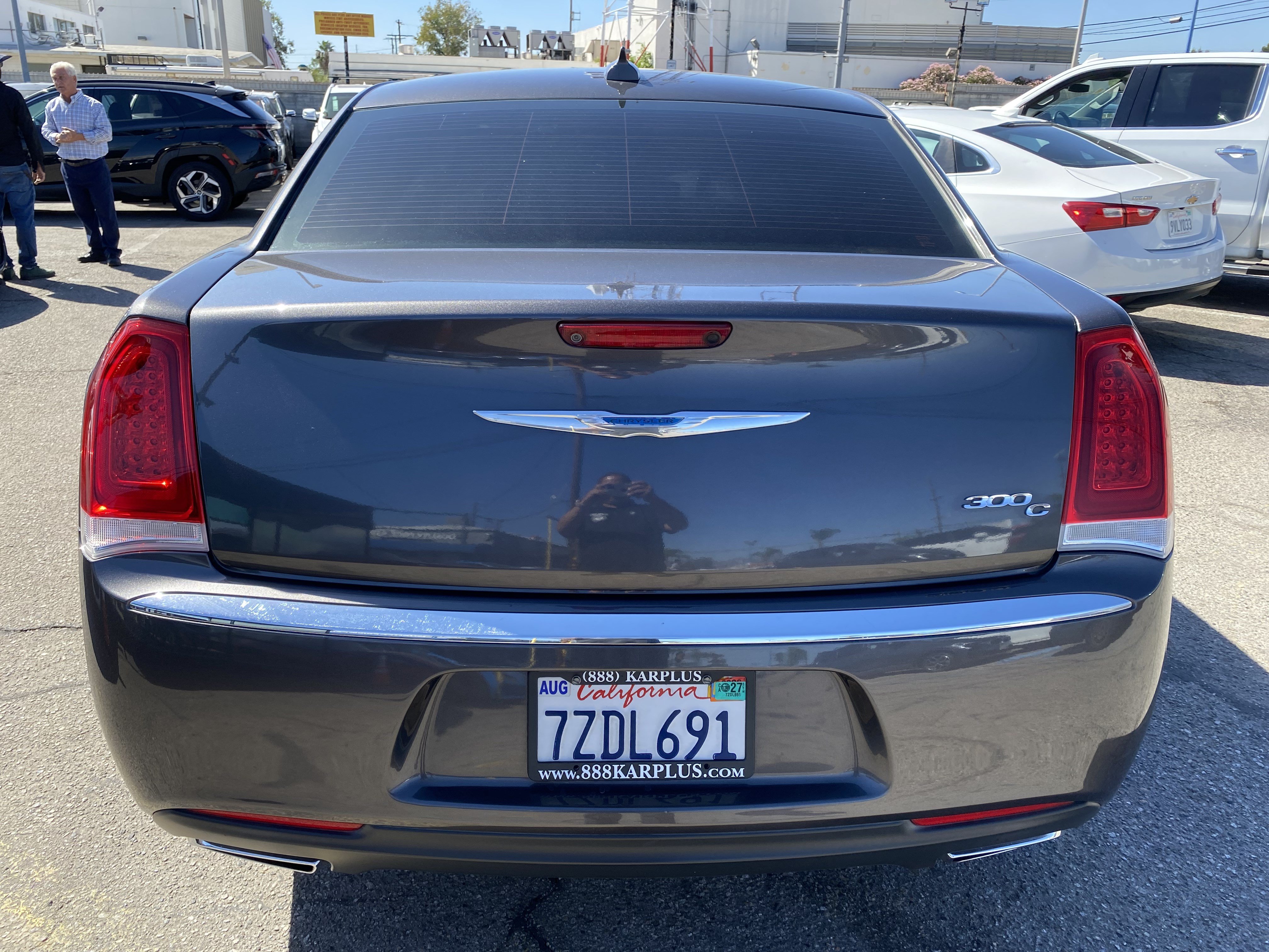 Used 2017 Chrysler 300 C RWD image 9