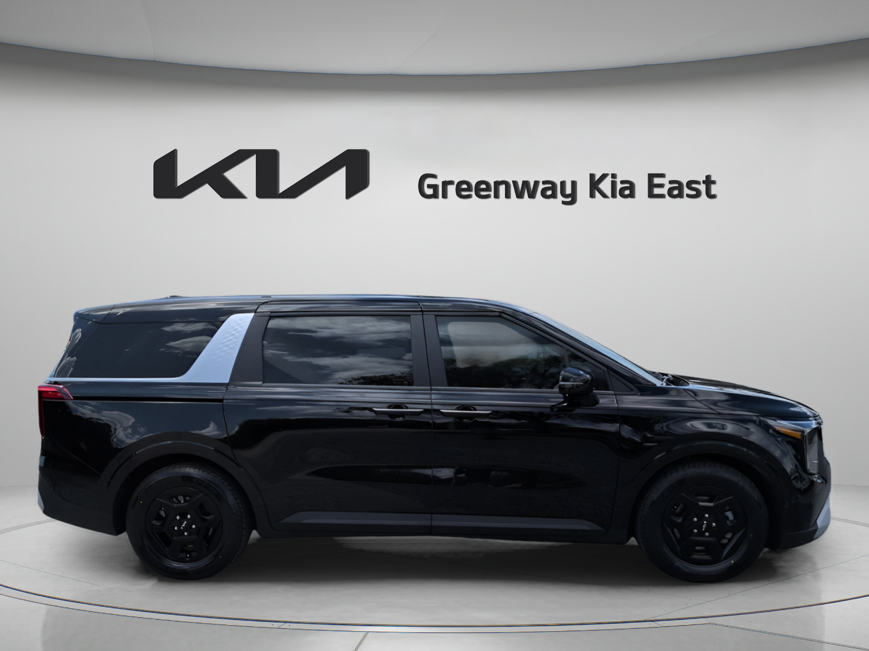 Used 2025 Kia Carnival FWD image 5