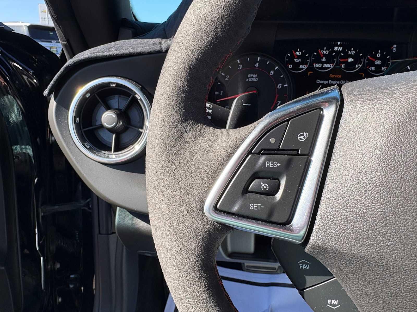 Used 2018 Chevrolet Camaro ZL1 RWD image 15