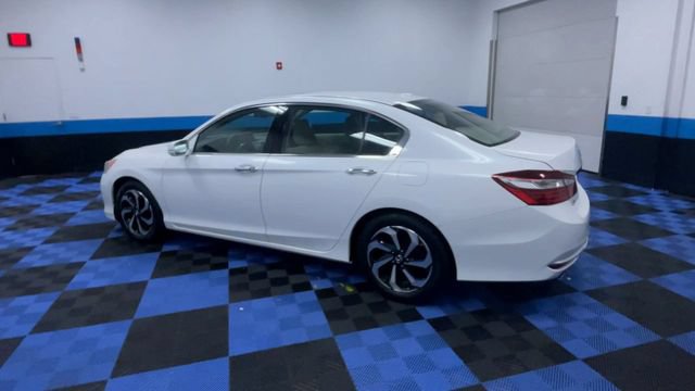 Used 2017 Honda Accord EX-L image 6
