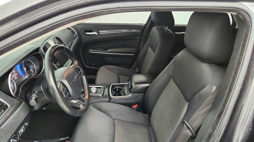 Used 2021 Chrysler 300 Touring w/ Chrome Appearance Package image 18