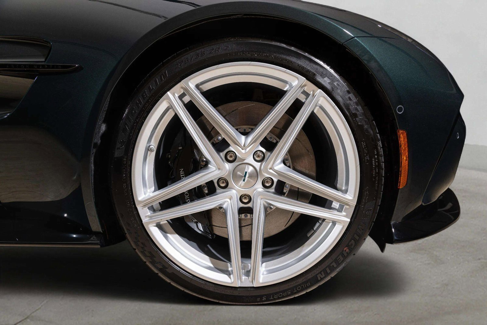 New 2026 Aston Martin V8 Vantage Roadster image 40