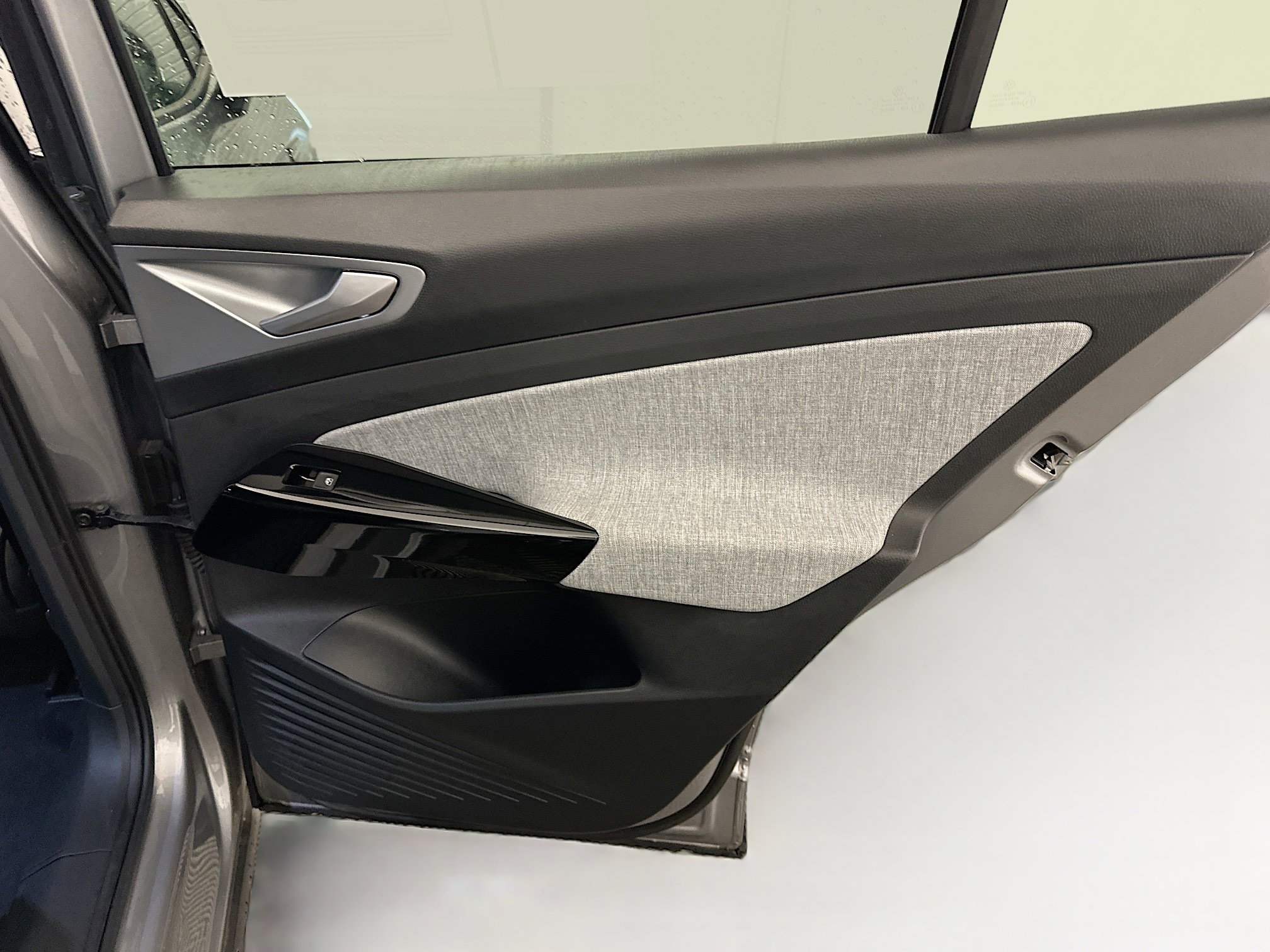 Used 2023 Volkswagen ID.4 Pro AWD/4WD image 31