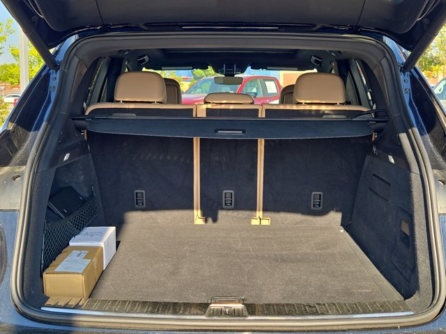 Used 2023 Porsche Cayenne Platinum Edition image 11