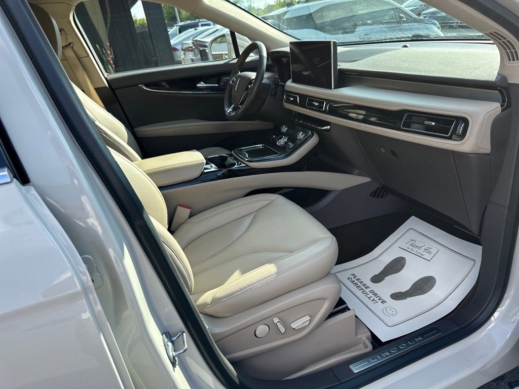 Used 2022 Lincoln Nautilus FWD w/ Premium Package image 19