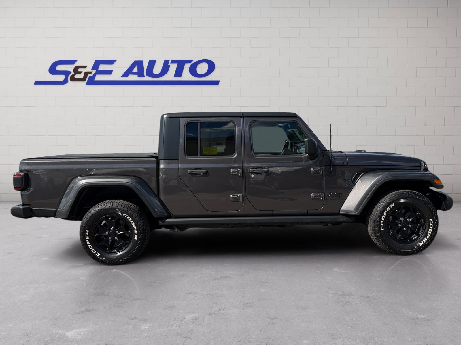 Used 2021 Jeep Gladiator Sport AWD/4WD image 5