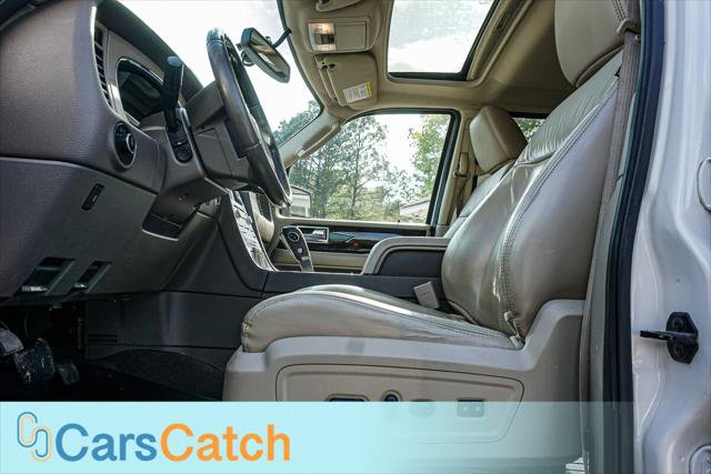 Used 2016 Lincoln Navigator Select image 18