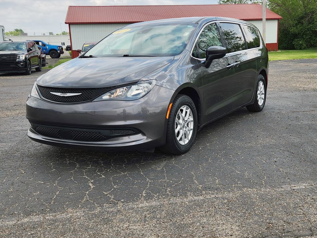 Used 2023 Chrysler Voyager LX FWD image 9