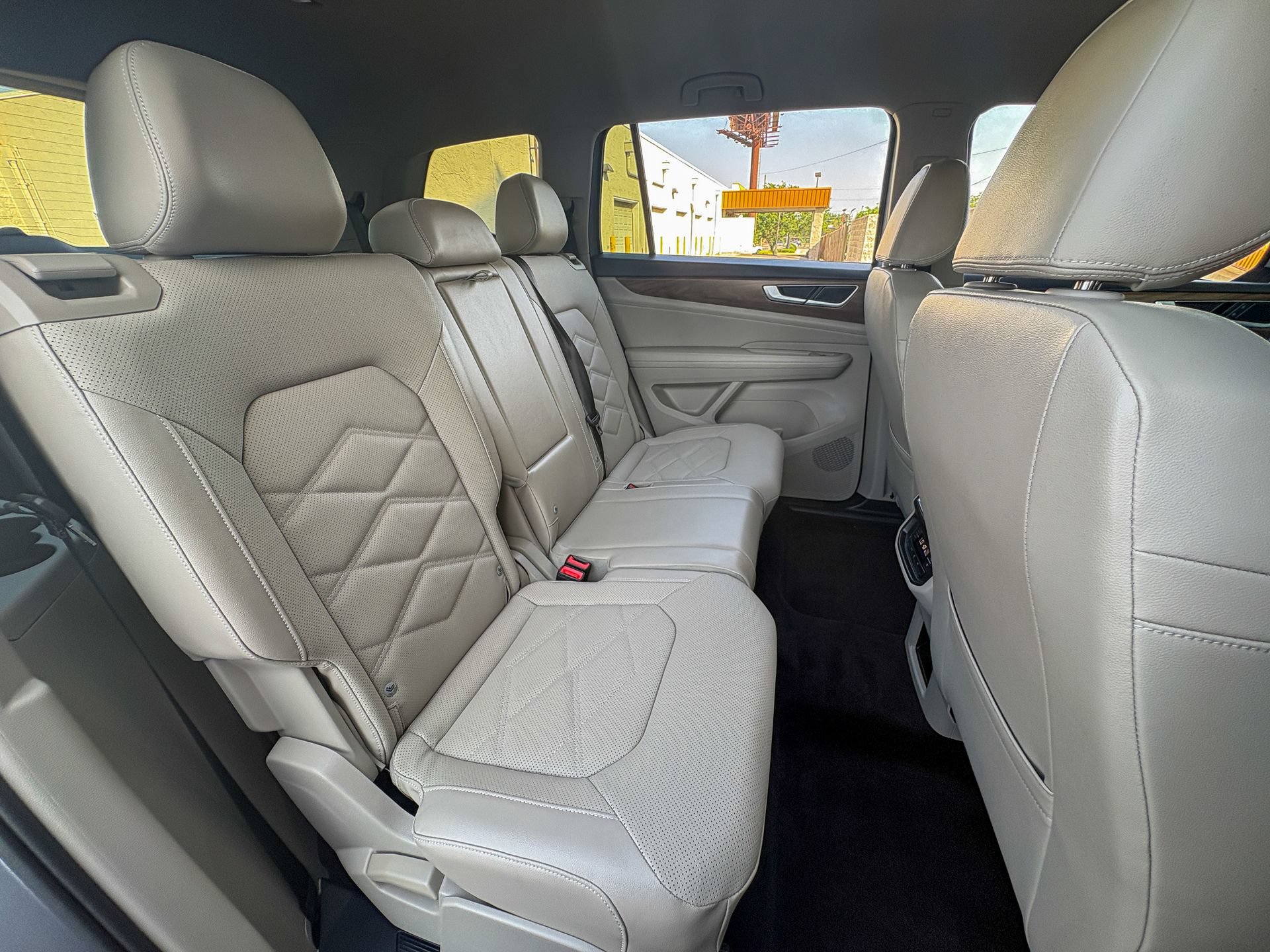 Used 2024 Volkswagen Atlas SE AWD/4WD image 25