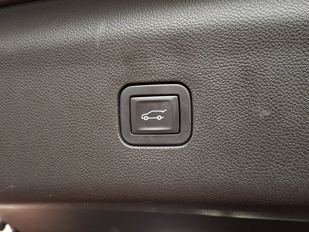 Used 2018 Buick Enclave Essence AWD/4WD image 28