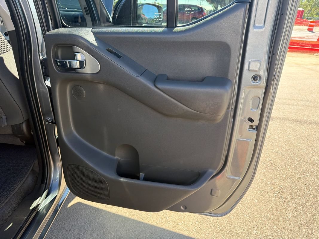 Used 2018 Nissan Frontier PRO-4X AWD/4WD image 17