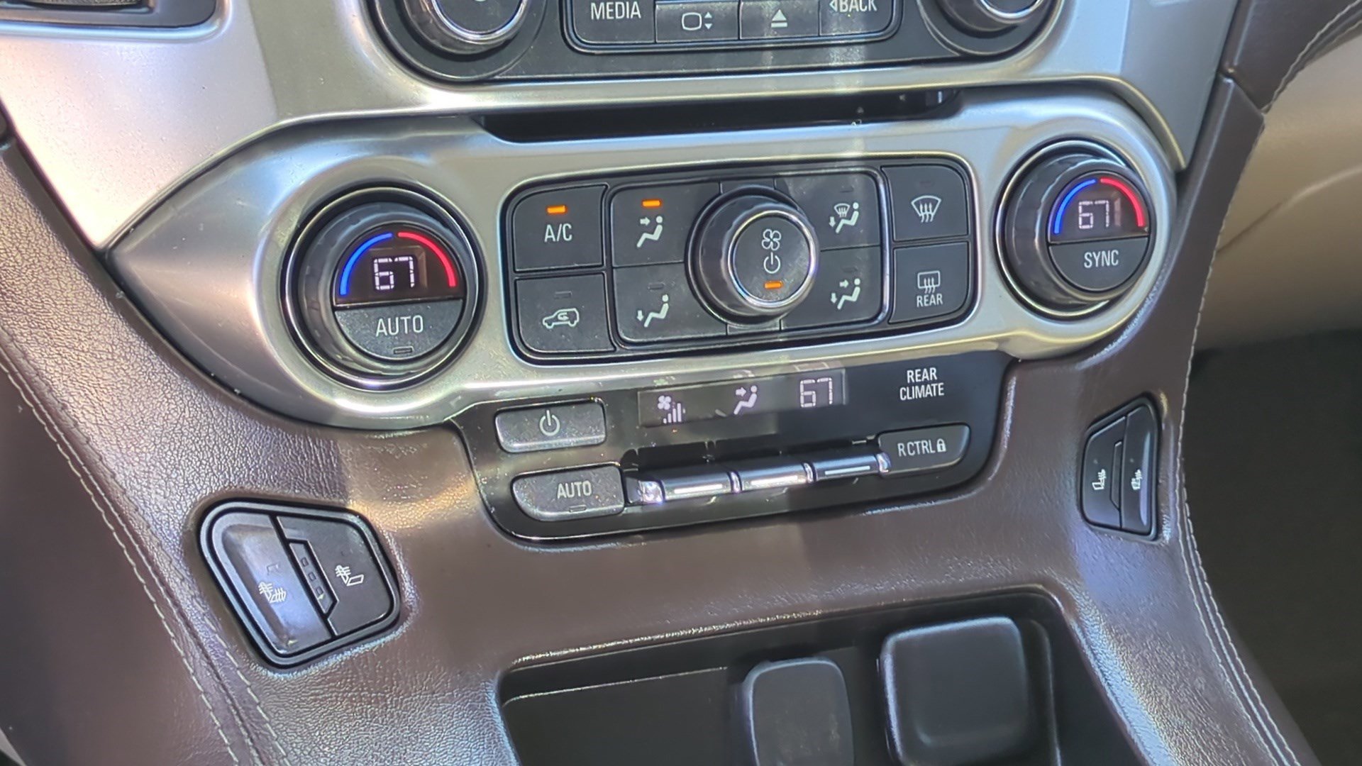 Used 2019 Chevrolet Suburban LT RWD image 24