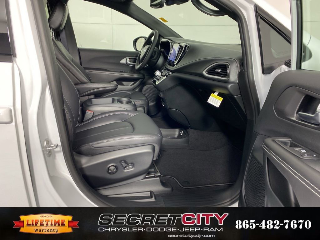 New 2026 Chrysler Pacifica Select image 37