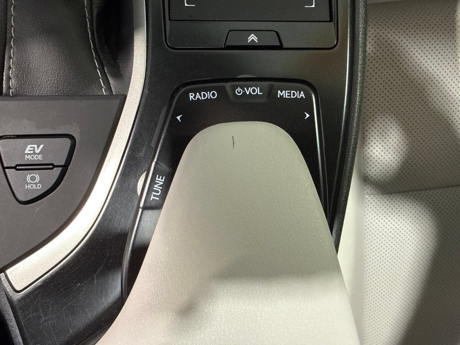 Used 2020 Lexus UX 250h w/ Premium Package AWD/4WD image 35